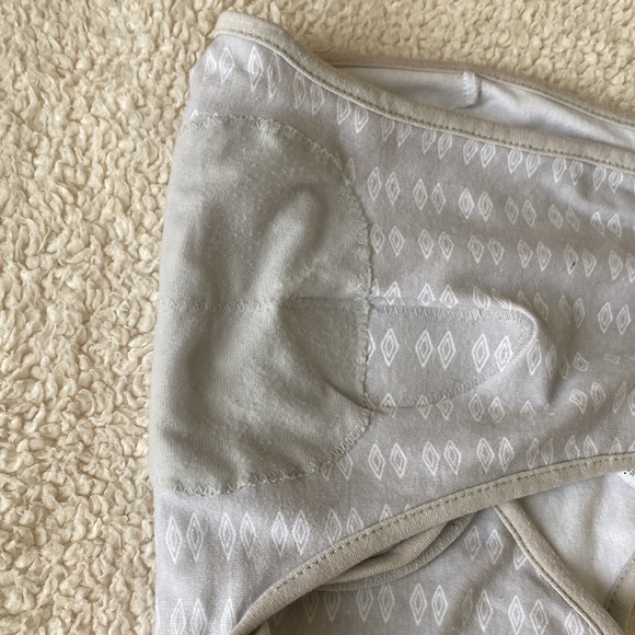 SwaddleMe Velcro Baby Swaddle (Gray/White) - Picture 12 of 15